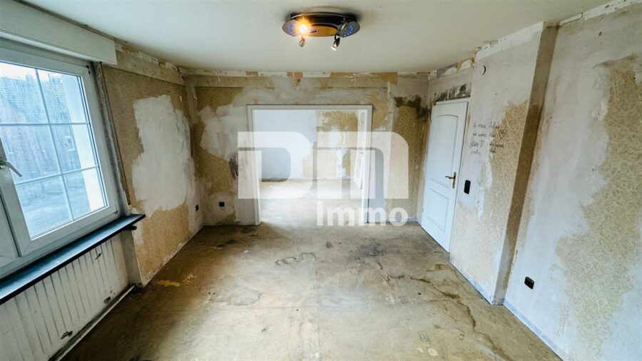 (R)eserviert!!!Schönes Wohn- Gewerbeensemble mit 2 Wohnungen, Laden, Dachterrasse - 1.OG - Schlafzimmer